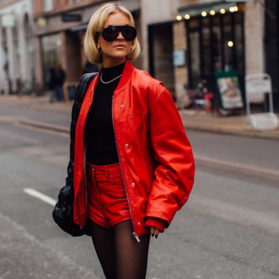 To bomber jacket είναι must αυτή την άνοιξη γιατί θα το βρεις στα πιο φωτεινά χρώματα