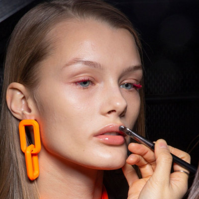 Perfect lips! 8 nude μολύβια χειλιών που ταιριάζουν σε όλες τις επιδερμίδες