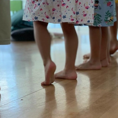 Μπορούν τα παιδιά να μυηθούν στον Άντον Τσέχωφ; Το θεατρικό εργαστήρι με τον Βυσσινόκηπο σε πείθει