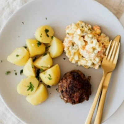 Το εκπληκτικό κόλπο ενός σεφ για να μαγειρεύει πατάτες σαν ψητές μέσα σε 10 λεπτά- χωρίς φούρνο