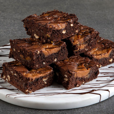 Άκης Πετρετζίκης: Brownies με καραμέλα