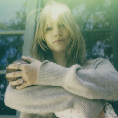 Η Suki Waterhouse καλωσόρισε το μωρό της με ένα τρυφερό post και δέχθηκε τις ομορφότερες ευχές