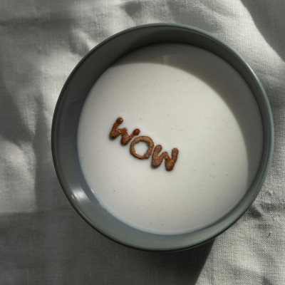 Ο λόγος που το να πίνεις γάλα πριν κοιμηθείς ίσως δεν είναι και πολύ καλή ιδέα