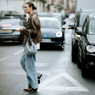 Το baggy τζιν παντελόνι είναι το must σχέδιο που βλέπεις παντού -5 τρόποι να το φορέσεις τώρα