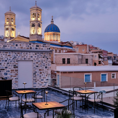 Σίφνος ή Σύρος; Νέα ξενοδοχεία μας βάζουν ιδέες για διακοπές στις Κυκλάδες