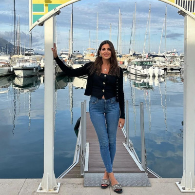 Σταματίνα Τσιμτσιλή: Στο ταξίδι της στη γαλλική ριβιέρα φόρεσε μόνο τζιν και μας έδωσε ιδέες