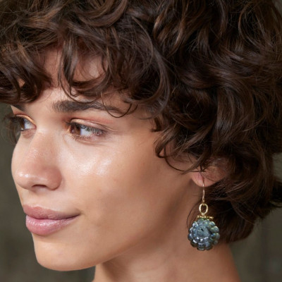 Το pixie cut από τα 90s θα κολακεύσει τα ζυγωματικά και κάθε σημείο του προσώπου σου