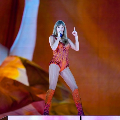 H Taylor Swift ήρθε στην Ευρώπη με το Eras Tour και οι αλλαγές του show στο Παρίσι θύμισαν Kelce