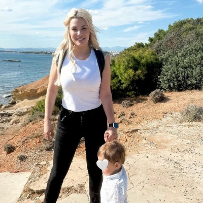 «Who is that fit mom», είπαν στη Λάουρα Νάργες στην αλλαγή που έκανε στο σώμα και στα μαλλιά της