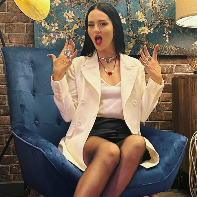 Η Ζενεβιέβ Μαζαρί είπε την αλήθεια της για τις αισθητικές παρεμβάσεις & τη ζωή της εργαζόμενης μαμάς