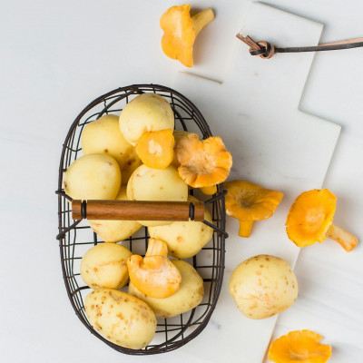 Το viral hack για να ξεφλουδίσεις και να πολτοποιήσεις τις πατάτες με μία μόνο κίνηση