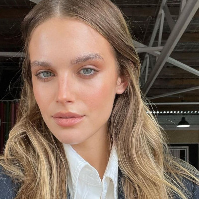 Τα καλύτερα αντηλιακά με χρώμα που αξίζουν μία θέση στο νεσεσέρ σου