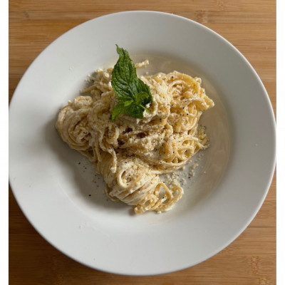 Συνταγή για τα πιο εύκολα και νόστιμα ζυμαρικά με κρέμα τυριού έτοιμα σε 10 λεπτά