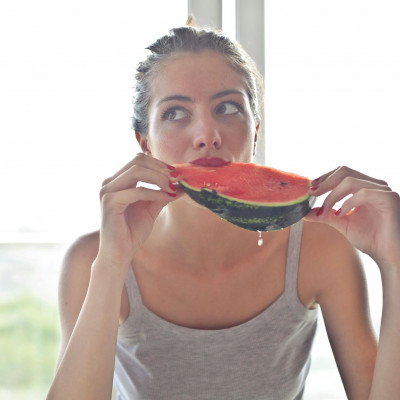 Πώς θα κόψεις το καρπούζι εύκολα με 4 διαφορετικούς τρόπους
