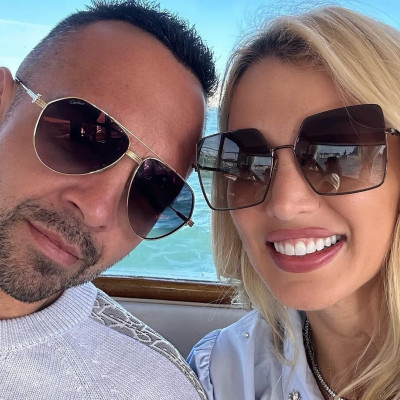 H Κωνσταντίνα Σπυροπούλου λίγο πριν γεννήσει στο γήπεδο: Το τρυφερό φιλί στον Βασίλη της