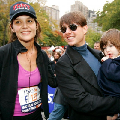 Το νέο όνομα της Suri Cruise είναι αφιερώμενο στη μαμά της Katie Holmes