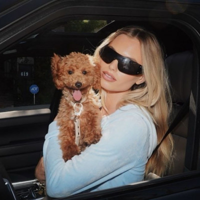 Juicy Couture – η μεγάλη επιστροφή της εμβληματικής μάρκας σε glamour στυλ