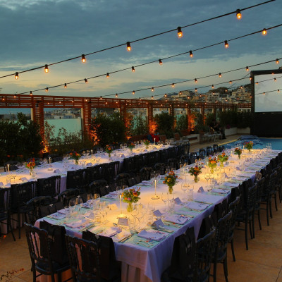 Σε αυτό το βραδινό γεύμα της Vilebrequin στη Μεγάλη Βρετανία η έμπνευση ήταν η Ελλάδα