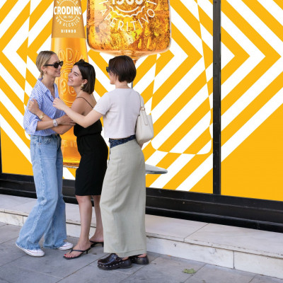 «Thirsty for beauty shopping? Thirsty for Crodino!»