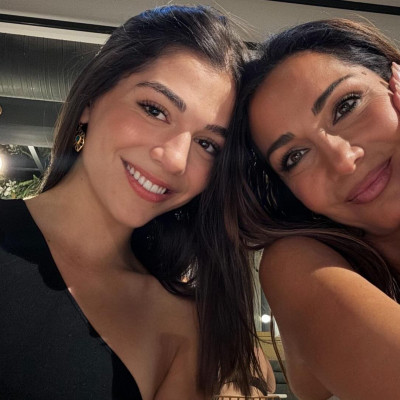 Όλοι οι άλλοι περιττοί: Δέσποινα Βανδή και Μελίνα Νικολαΐδη βγήκαν έξω και ήταν σαν δίδυμες αδερφές