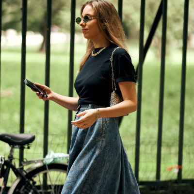 Maxi φούστα: 4 τρόποι να την φορέσεις στον καύσωνα και να παραμείνεις δροσερή