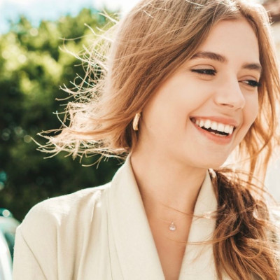 Make- up your day: Πώς θα αναδείξεις το πιο εκθαμβωτικό σου χαμόγελο με AIM