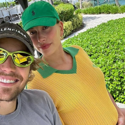 5 αλήθειες της Hailey Bieber για τη μητρότητα, την οικογένειά της και τη σχέση με τον Bieber