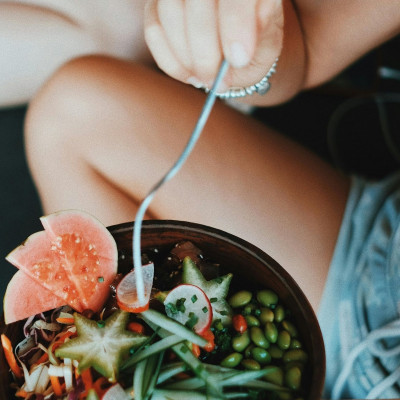 Η κατανάλωση μιας δίαιτας για δύο μήνες μπορεί να μας κάνει «βιολογικά νεότερους», σύμφωνα με μελέτη