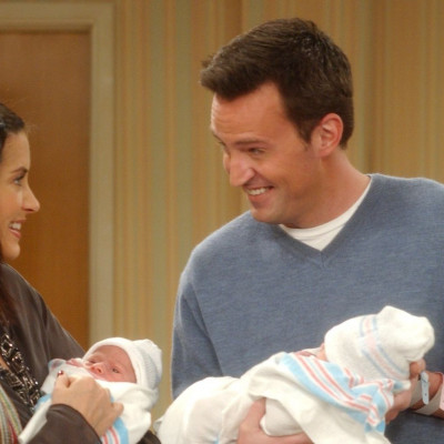 30 χρόνια από τα Φιλαράκια: Το μυστικό πίσω από το love story Μόνικας- Τσάντλερ στους Times