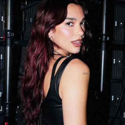 Η Dua Lipa έγινε 29 κι αυτά είναι 9 πράγματα που σίγουρα δεν ήξερες γι' αυτήν