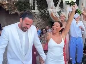 Ευρυδίκη Βαλαβάνη - Γρηγόρης Μόργκαν μόλις παντρεύτηκαν: Το λιτό νυφικό και το στυλ του γαμπρού