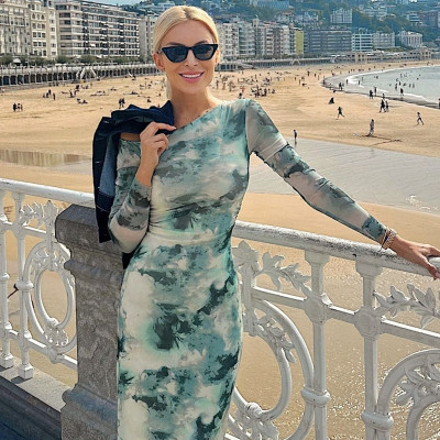 Κατερίνα Καινούργιου: Έχει βρει το δικό της αγαπημένο φόρεμα για το φθινόπωρο