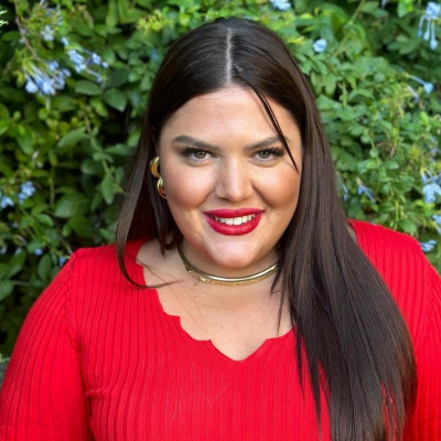 Τέλος το κοντό καρέ για τη Δανάη Μπάρκα! Με πιο μακριά μαλλιά πριν την πρεμιέρα της εκπομπής της