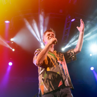 Ο Φοίβος Δεληβοριάς κατέβηκε από την Ταράτσα του και είπε να πάει μέχρι Τεχνόπολη για μια συναυλιάρα