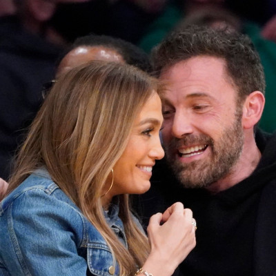 Ξανά μαζί Jennifer Lopez και Ben Affleck και ο κόσμος μιλάει για τις αγκαλιές και τα φιλιά