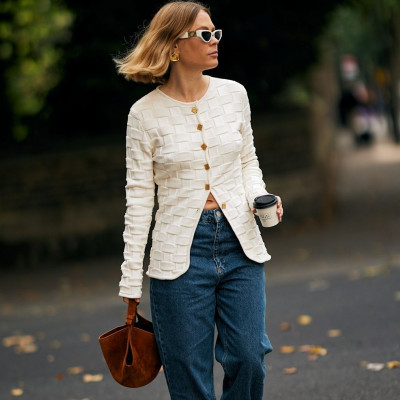 Από το ένα 1 μέχρι το 10 αυτά είναι τα αγαπημένα μας φθινοπωρινά σύνολα με τζιν