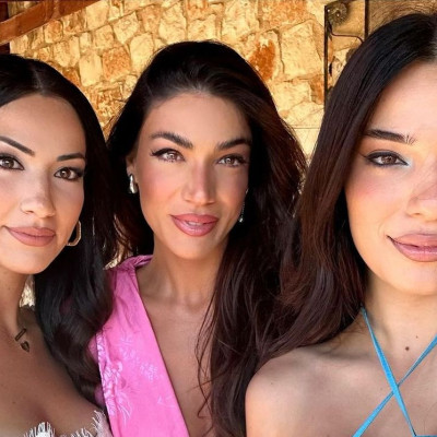 Στη βάφτιση της ανιψιάς της η Ήβη Αδάμου με τη μικρή Ανατολή και όλοι λένε «πανέμορφη οικογένεια»