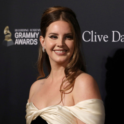 Η Lana Del Rey παντρεύτηκε σε βάλτους και οι αλιγάτορες στον γάμο της «έκλεψαν την παράσταση»