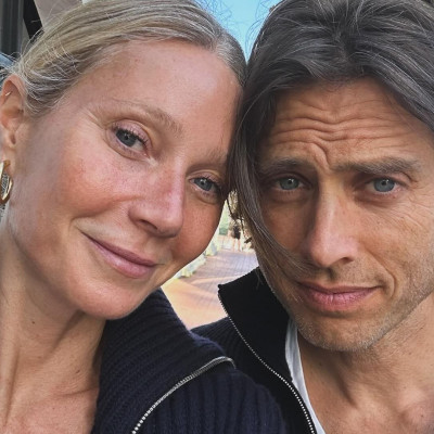 Στο ποστ της Paltrow για την 6η επέτειο με τον Falchuk, το photoshop έγινε θέμα συζήτησης στα σχόλια