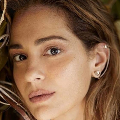 «Μες στους ανθισμένους κήπους»: Η Νατάσσα Μποφίλιου στο Ηρώδειο ερμηνεύοντας Μίκη Θεοδωράκη