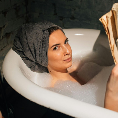 Ώρα για ένα χαλαρωτικό ντους! 7 μυρωδάτα αφρόλουτρα που μυρίζουν καλύτερα από το άρωμά σου