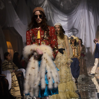 Τhe Gilded Age: Μήπως τα πρόσφατα fashion weeks έφεραν το τέλος του quiet luxury;