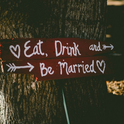 Είναι η επίσημη γαμήλια δεξίωση εντελώς passé; Τι μπορείς να κάνεις μετά την τελετή;