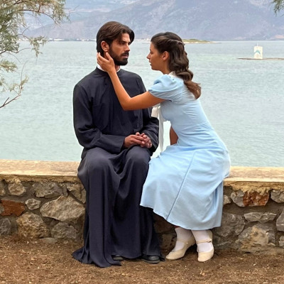 Μία μεγάλη αγάπη γεννιέται στον Άγιο Έρωτα αλλά ο Δημήτρης Γκοτσόπουλος κινδυνεύει να αποκαλυφθεί