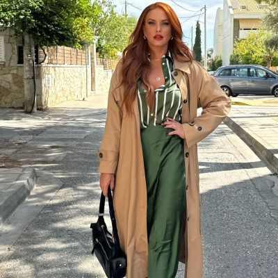 Η Σίσσυ Χρηστίδου έκανε το πιο stylish look με καμπαρντίνα για το γραφείο