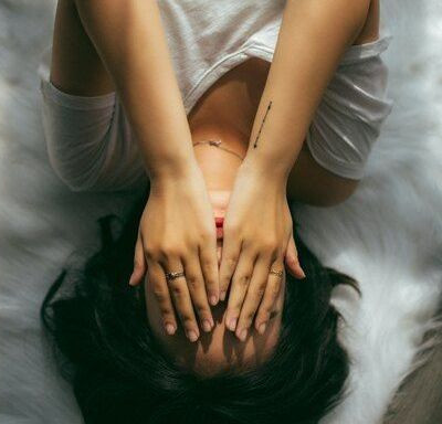 Η βασική πρακτική για να σταματήσουμε τις αρνητικές σκέψεις να μας κατακλύζουν ενώ κοιμόμαστε