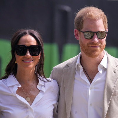 Όσο η Meghan Markle προσπαθεί να δείξει μετά τη γκριμάτσα πως αγαπάει τον «H», η Paltrow τη στηρίζει