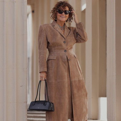 Η Renia Jazdzyk δεν είναι ακόμα μία influencer άνω των 50 αλλά μία ageism fighter που μας εμπνέει