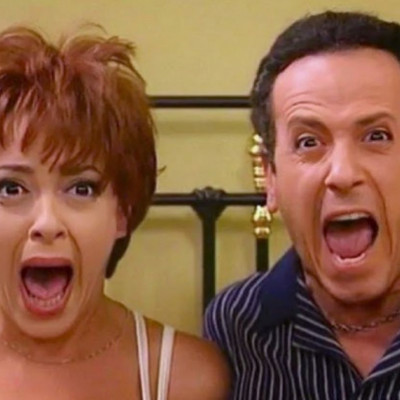 Λίγο πριν κλείσει 35 χρόνια η ιδιωτική τηλεόραση θυμόμαστε 35 κορυφαίες ατάκες από ελληνικές σειρές