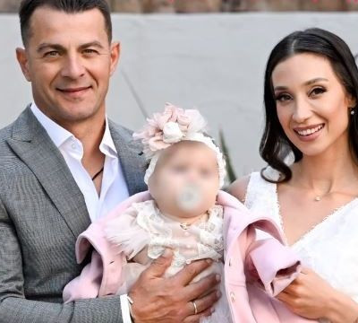 Δήμητρα Βαμβακούση: Η εμφάνιση με sneakers στη βάπτιση της κόρης της και η συγκίνηση του Ντάνου